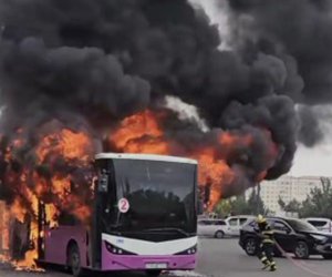 Sumqayıtda avtobus yanıb - Video