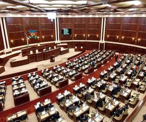 Milli Məclisin payız sessiyasında ilk iclası başlayıb