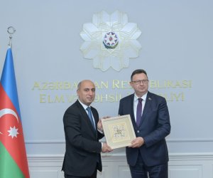 Эмин Амруллаев встретился с послом Беларуси