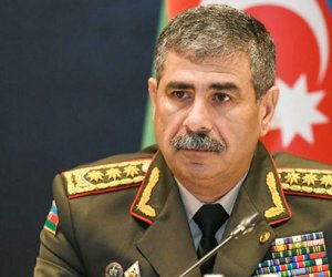 Министр обороны Азербайджана выразил соболезнования Пакистану