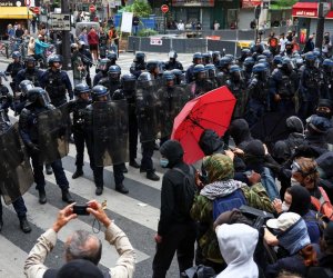 Fransa etiraz aksiyalarına 76 min polis əməkdaşını cəlb edəcək