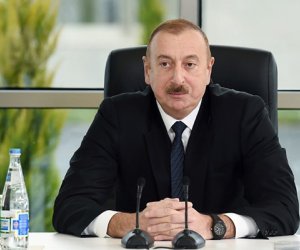 Əliyev Koreya və İraq liderlərini milli bayram münasibətilə təbrik edib