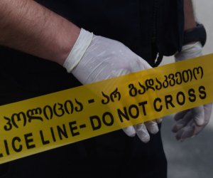 Tbilisidə bir ailənin üç üzvü 22-ci mərtəbədən yıxılaraq ölüb