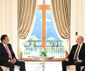 Ilham Aliyev meets Turkic officials in Gabala