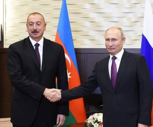 İlham Əliyev Vladimir Putini təbrik edib