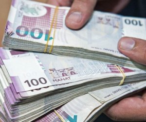 
Bakıda üç nəfərin 28 min manatı ələ keçirilib