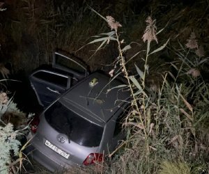 Kürdəmirdə maşın kanala düşüb, yaralılar var