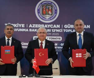 Müdafiə nazirlərinin üçtərəfli görüşü keçirilib