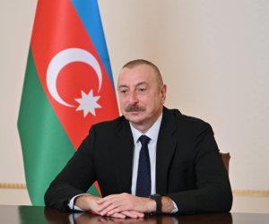 Əliyev MDB Dövlət Başçıları Şurasının iclasında iştirak etmək üçün Düşənbədəki "Millət" sarayına gəlib