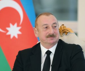 Prezident Tacikistana səfəri ilə bağlı paylaşım edib - Video