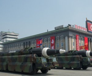 Şimali Koreya hərbi paradda yeni "Hvason-20" raketini nümayiş etdirib