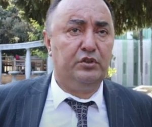 Bakı çəhər icra hakimiyyətinin şöbə müdiri vətəndaşa hücum edib — VİDEO