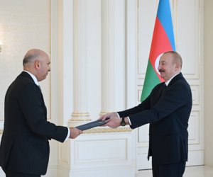 İlham Əliyev Misirin yeni səfirinin etimadnaməsini qəbul edib