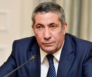 Deputatdan həmkarına: Mənə saxtakar dedi - Video