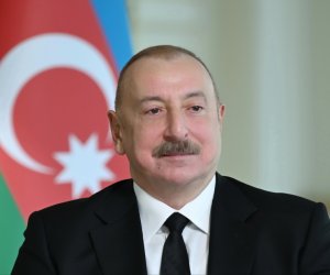 Prezident Qazaxıstan mediasına müsahibə verib