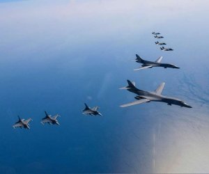 Американские бомбардировщики прибыли в Японию