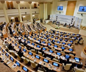Gürcüstanın müxalif partiyası parlamenti boykota son qoyub