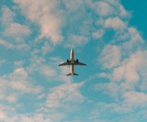 Самолет AZAL совершил экстренную посадку в Петербурге, пассажиры в безопасности