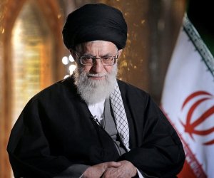 Хаменеи высмеял заявления Трампа о ядерной программе Ирана