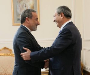 Azerbaijani president’s envoy meets Iran’s foreign minister in Tehran