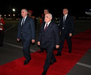Премьер Али Асадов находится с визитом в Тбилиси