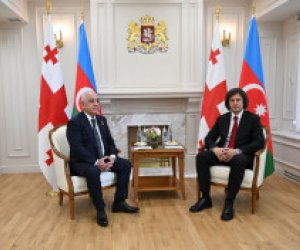 Əli Əsədov Tbilisidə İrakli Kobaxidze ilə görüşüb