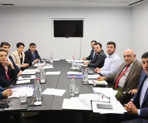 Azərbaycan və Ermənistan vətəndaş cəmiyyətləri nümayəndələrinin Yerevanda ikitərəfli dəyirmi masası baş tutub