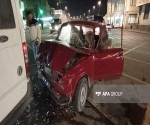 Gəncədə yük maşını ilə minik maşını toqquşub, xəsarət alanlar var