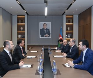 
Ceyhun Bayramov TDT baş katibini qəbul edib