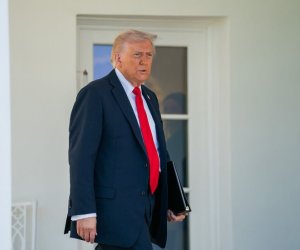 Трамп разозлился из-за рекламы и повысил пошлины Трамп разозлился из-за рекламы и повысил пошлины