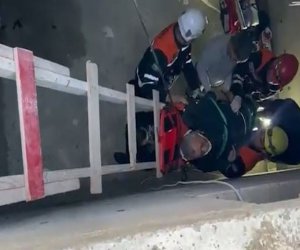 Bakıda su anbarına düşən şəxs xilas edilib - Video Bakıda su anbarına düşən şəxs xilas edilib - Video