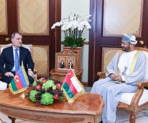 Azərbaycan və Oman XİN başçıları arasında təkbətək görüş keçirilir Azərbaycan və Oman XİN başçıları arasında təkbətək görüş keçirilir