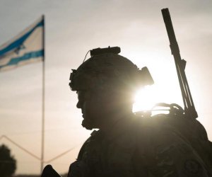 İsrail yenidən Qəzza zolağına zərbə endirib İsrail yenidən Qəzza zolağına zərbə endirib