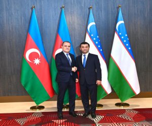 Azərbaycan və Özbəkistan XİN rəhbərləri Səmərqənddə görüşüb Azərbaycan və Özbəkistan XİN rəhbərləri Səmərqənddə görüşüb