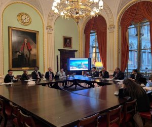 Azərbaycanla Britaniya arasında ilk konsulluq məsləhətləşmələri keçirilib Azərbaycanla Britaniya arasında ilk konsulluq məsləhətləşmələri keçirilib