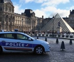 Подозреваемые в ограблении Лувра были задержаны на матче "Париж" – "Лион" Подозреваемые в ограблении Лувра были задержаны на матче "Париж" – "Лион"