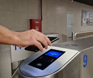 Metroda bu üsulla da ödəniş etmək olar Metroda bu üsulla da ödəniş etmək olar