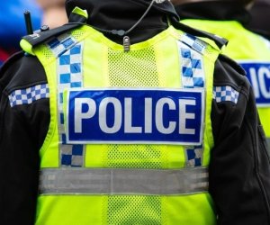 İngiltərədə qatarda bıçaqlı hücum baş verib