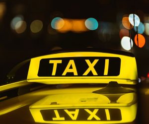 Antiinhisar: Aeroportda taksi probleminin hüquqi tərəfləri qiymətləndirilir