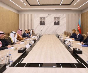 Nazir ərəb ölkələrinin aparıcı inkişaf fondlarının nümayəndələri ilə görüşüb