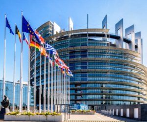 «Русский дом» закрывается, офис Европарламента открывается