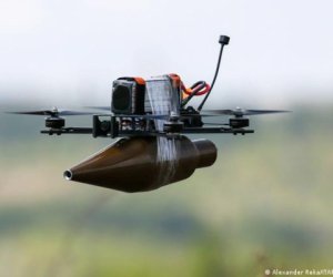 Российский дрон снес три этажа в Днепре