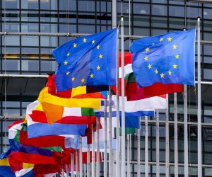 Aİ Rusiya və Çindən gələn dezinformasiya ilə mübarizə aparmaq üçün mərkəz yaradacaq