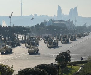 Bakıdakı hərbi paraddan maraqlı görüntülər - Video