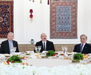 Rəsmilərin Bakı səfəri başa çatıb