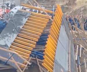 Türkiyədə körpü çöküb, ölənlər var