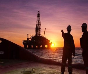 
Dünya bazarlarında neft ucuzlaşır