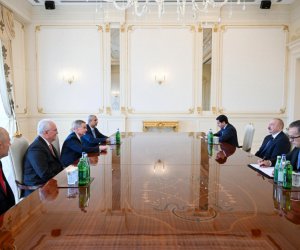 
Prezident ABŞ-ın İsa Məsihin Sonuncu Gün Müqəddəsləri Kilsəsinin nümayəndə heyətini qəbul edib