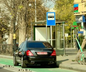 Bakının mərkəzində səfirlik avtomobili qaydaları pozub