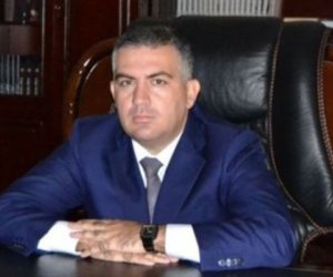 İcra başçısı ondan şikayət edən sakinləri məhkəməyə verib